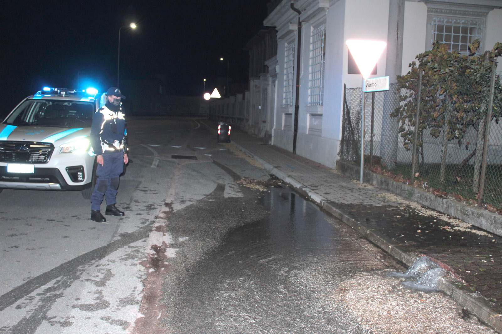 Udine Si Rompe Un Tubo Strada Allagata E Famiglie Senza Acqua