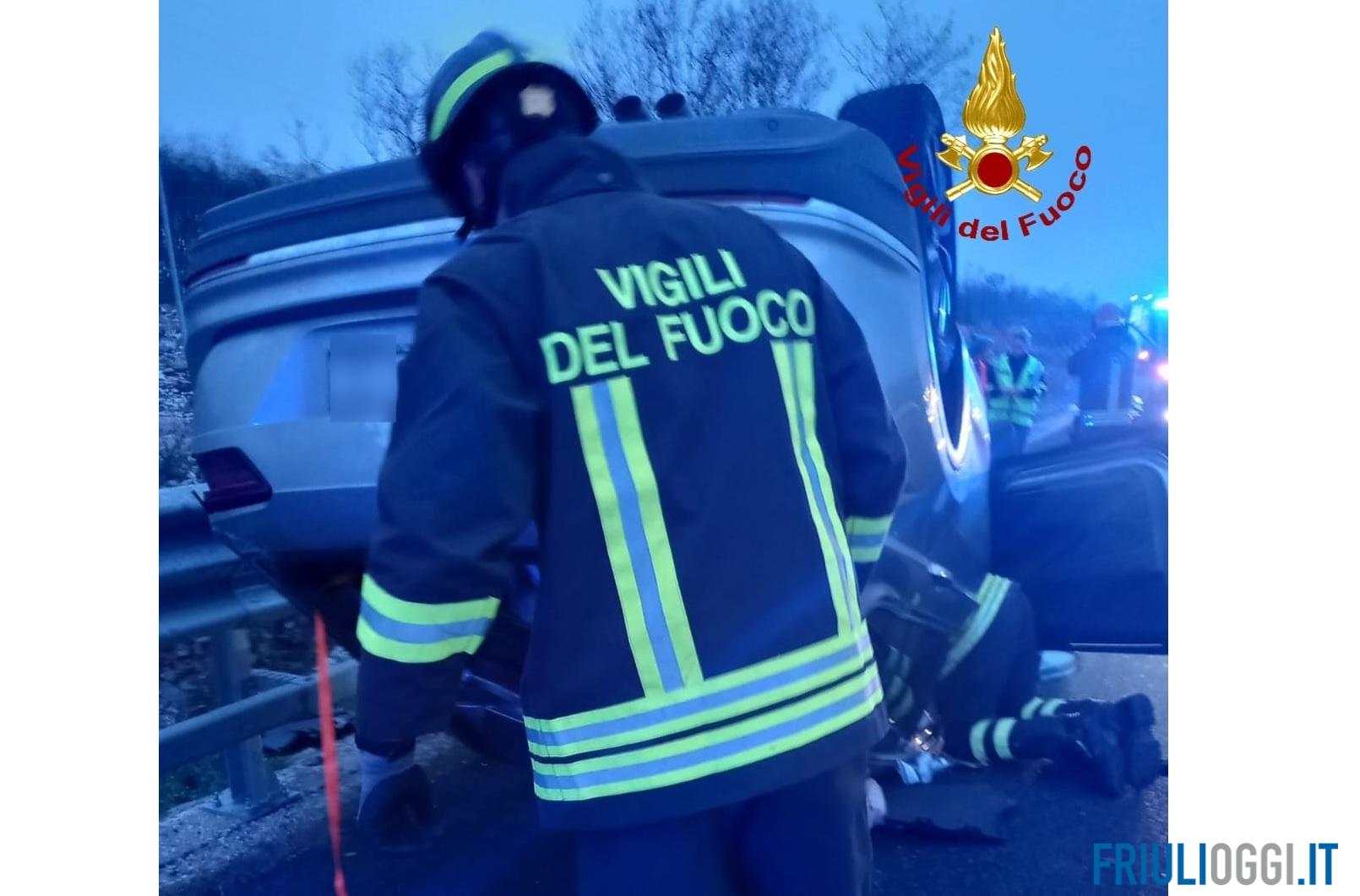 Fvg, Auto Si Cappotta, L'incidente Crea Un Tamponamento A Catena